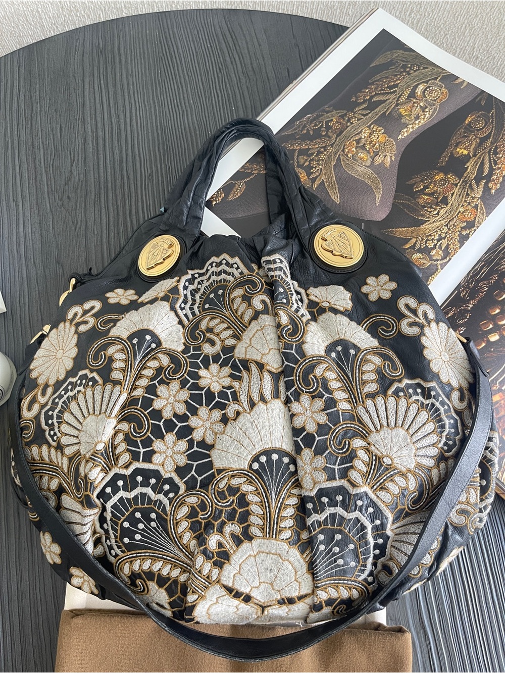 Gucci Hysteria Large Hobo Bag Black Leather Floral Embroidered Vintage $4500 - Picture 9 of 17
